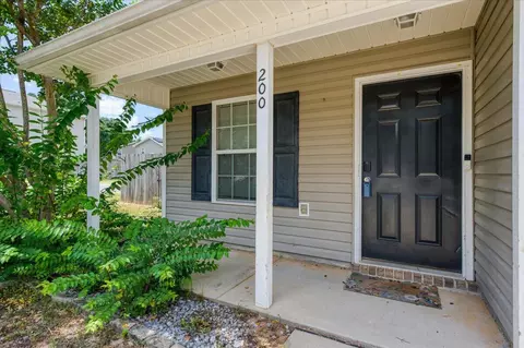 Exterior - 200 Wainwright Dr, Crestview, FL 32539 photo 5 of 10