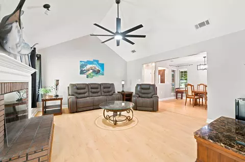 2216 Calle De Marbella, Navarre, FL 32566