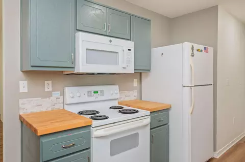 Kitchen - 114 Jeff Dr, Crestview, FL 32536 photo 2 of 4