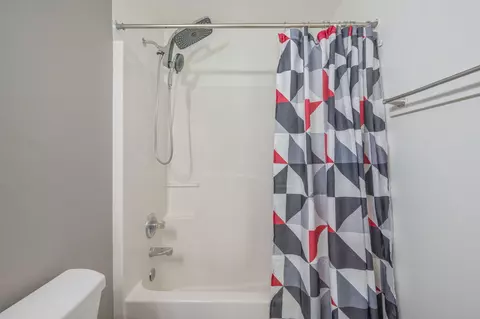 Bath - 114 Jeff Dr, Crestview, FL 32536 photo 2 of 5