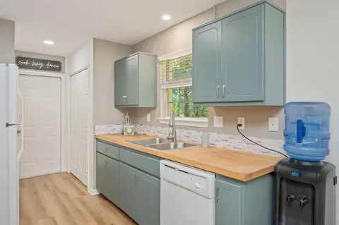 Kitchen - 114 Jeff Dr, Crestview, FL 32536 photo 1 of 4