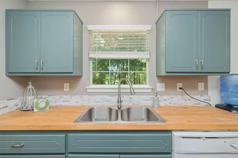 Kitchen - 114 Jeff Dr, Crestview, FL 32536 photo 4 of 4