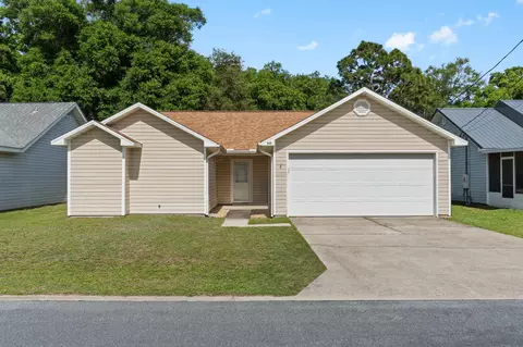 946 Emily Cir, Fort Walton Beach, FL 32547