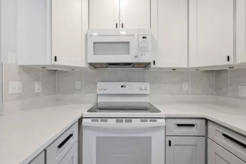 Kitchen - 320 Forrest Pkwy, Crestview, FL 32539 photo 7 of 7