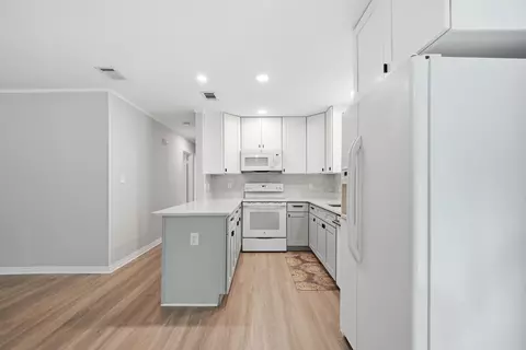 Kitchen - 320 Forrest Pkwy, Crestview, FL 32539 photo 2 of 7