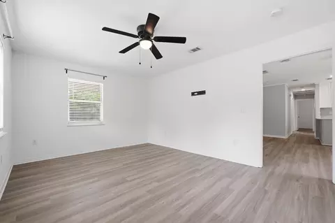 Living - 320 Forrest Pkwy, Crestview, FL 32539 photo 8 of 8