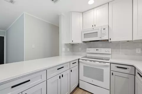 Kitchen - 320 Forrest Pkwy, Crestview, FL 32539 photo 6 of 7
