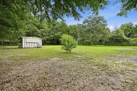 Exterior - 320 Forrest Pkwy, Crestview, FL 32539 photo 6 of 9