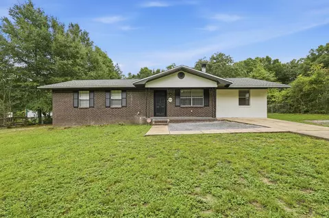 Exterior - 320 Forrest Pkwy, Crestview, FL 32539 photo 2 of 9