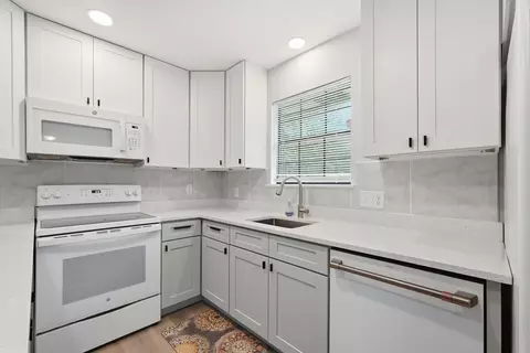 Kitchen - 320 Forrest Pkwy, Crestview, FL 32539 photo 3 of 7