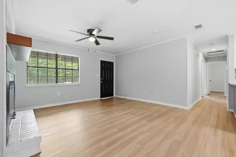 Living - 320 Forrest Pkwy, Crestview, FL 32539 photo 4 of 8