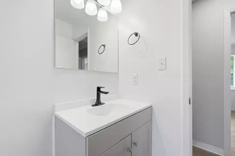 Bath - 320 Forrest Pkwy, Crestview, FL 32539 photo 4 of 6
