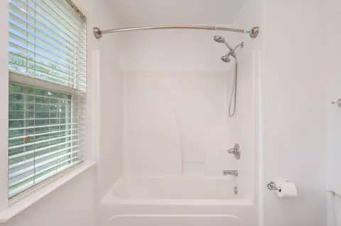 Bath - 184 Peoria Blvd, Crestview, FL 32536 photo 3 of 3