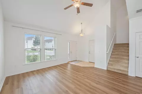 Living - 184 Peoria Blvd, Crestview, FL 32536 photo 1 of 2