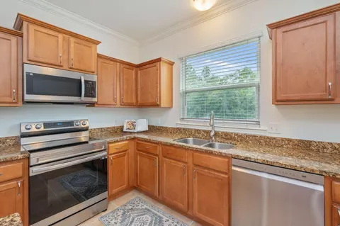 Kitchen - 184 Peoria Blvd, Crestview, FL 32536 photo 2 of 2