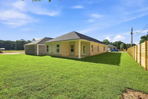 Exterior - 102 Horizon Way, Crestview, FL 32539 photo 3 of 7