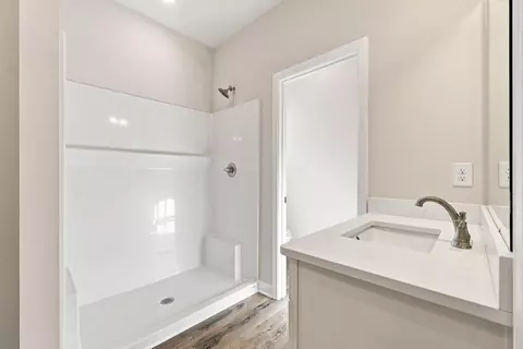 Bath - 102 Horizon Way, Crestview, FL 32539 photo 2 of 5