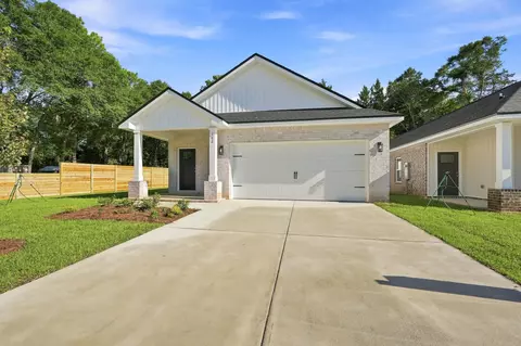 Exterior - 102 Horizon Way, Crestview, FL 32539 photo 1 of 7