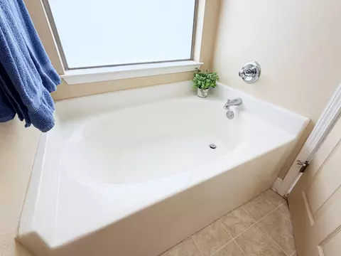 Bath - 402 Wych Cir, Crestview, FL 32536 photo 3 of 3