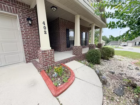 Exterior - 402 Wych Cir, Crestview, FL 32536 photo 3 of 7