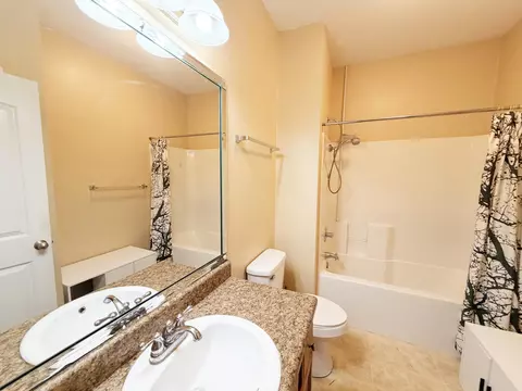 Bath - 402 Wych Cir, Crestview, FL 32536 photo 1 of 3