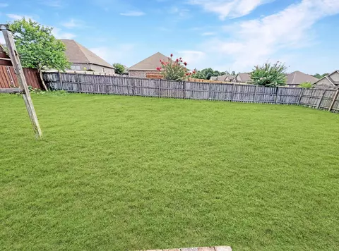 Exterior - 402 Wych Cir, Crestview, FL 32536 photo 6 of 7