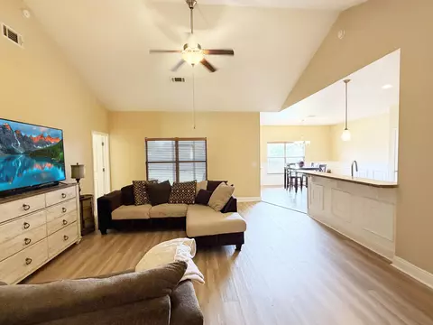 Living - 402 Wych Cir, Crestview, FL 32536 photo 2 of 2