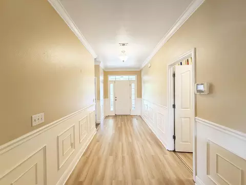 Entry Way - 402 Wych Cir, Crestview, FL 32536 photo 2 of 2