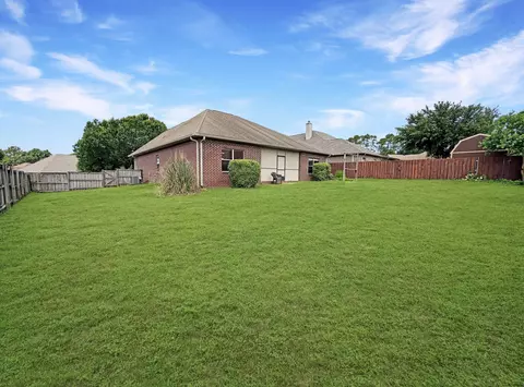 Exterior - 402 Wych Cir, Crestview, FL 32536 photo 7 of 7