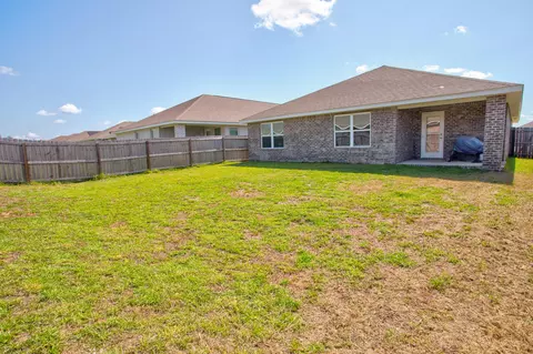 Exterior - 4732 Airmen Dr, Crestview, FL 32539 photo 3 of 4