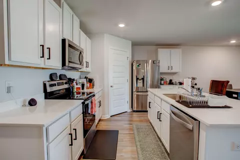 Kitchen - 4732 Airmen Dr, Crestview, FL 32539 photo 2 of 2