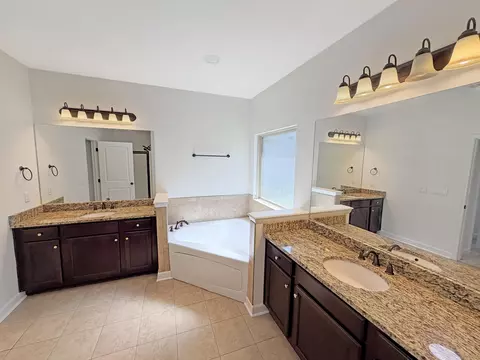 Bath - 5181 Rabbit Run, Crestview, FL 32539 photo 2 of 3