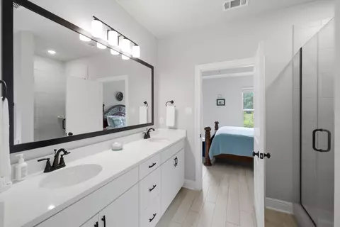 Bath - 130 Lumen Loop, Freeport, FL 32439 photo 2 of 8