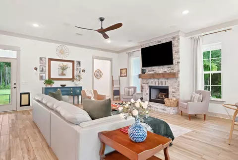 2060 Windmill Dr, Gulf Breeze, FL 32563