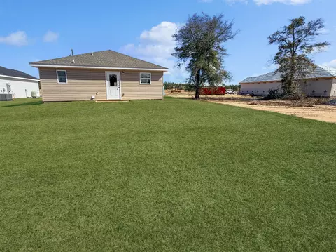 Exterior - 5436 Bayleaf Dr, Crestview, FL 32539 photo 4 of 5