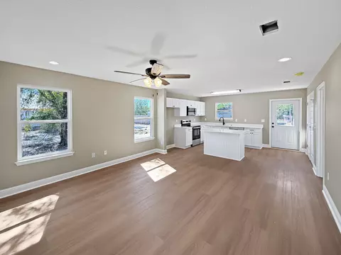 Living - 5436 Bayleaf Dr, Crestview, FL 32539 photo 1 of 2