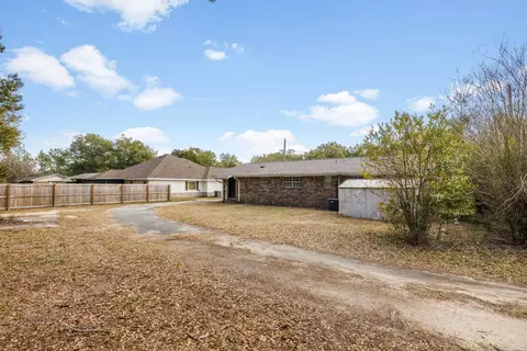 Exterior - 469 Stillwell Blvd, Crestview, FL 32539 photo 4 of 6