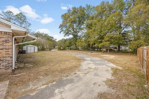 Exterior - 469 Stillwell Blvd, Crestview, FL 32539 photo 5 of 6