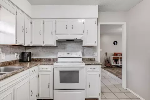 Kitchen - 469 Stillwell Blvd, Crestview, FL 32539 photo 2 of 3