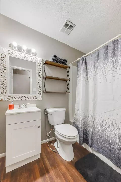 Bath - 469 Stillwell Blvd, Crestview, FL 32539 photo 2 of 2