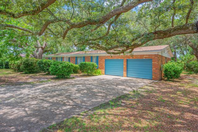 17 8th Ave, Shalimar, FL 32579