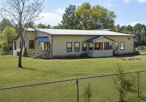 93 N Raphael Rd, Defuniak Springs, FL 32433