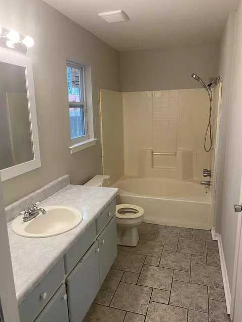 Bath - 41 Ruby Cir, Mary Esther, FL 32569 photo 1 of 2