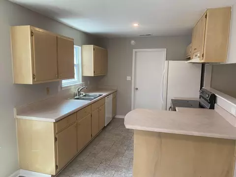 Kitchen - 41 Ruby Cir, Mary Esther, FL 32569 photo 2 of 2