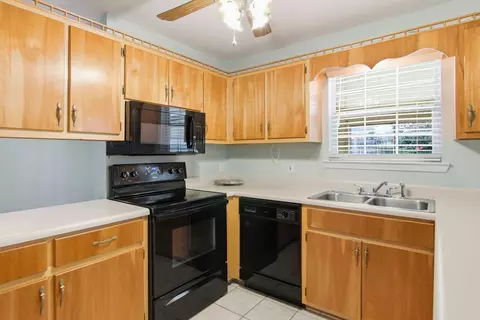 Kitchen - 5802 Stafford Blvd, Crestview, FL 32539 photo 5 of 5