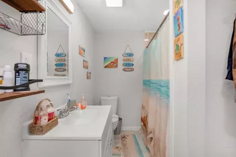 Bath - 932 Kelvin Ct, Crestview, FL 32536 photo 2 of 2