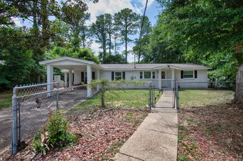 Exterior - 932 Kelvin Ct, Crestview, FL 32536 photo 6 of 7