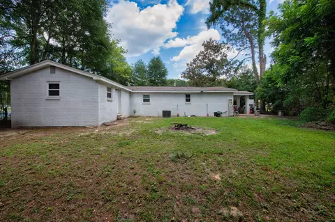 Exterior - 932 Kelvin Ct, Crestview, FL 32536 photo 4 of 7