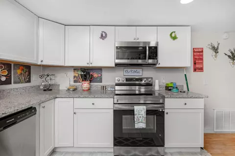 Kitchen - 932 Kelvin Ct, Crestview, FL 32536 photo 2 of 2