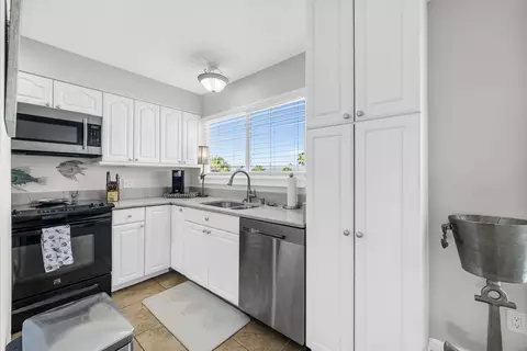 Kitchen - 159 Durango Rd #159, Destin, FL 32541 photo 4 of 5